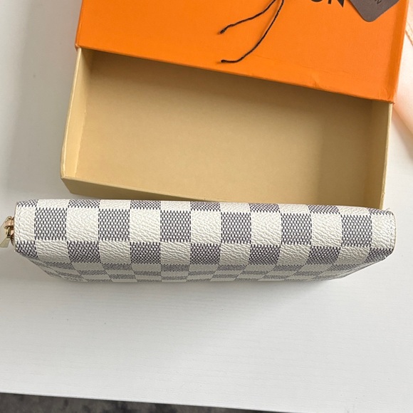 Louis Vuitton LV Gray White Damier Azur Zippy Wallet Looks New M60017 Giftable - Picture 9 of 14